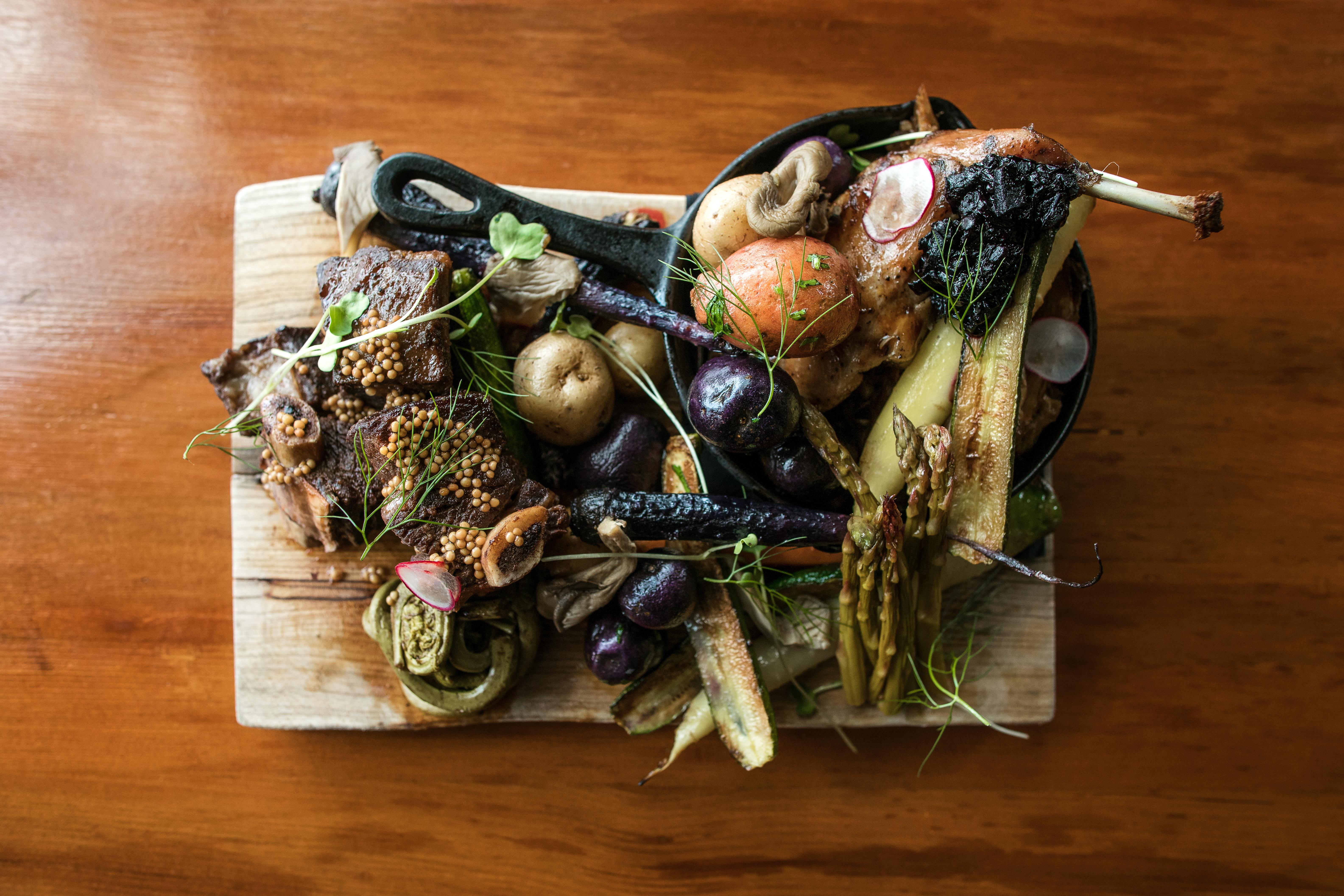 The Juniper Hotel & Bistro Μπανφ Εξωτερικό φωτογραφία