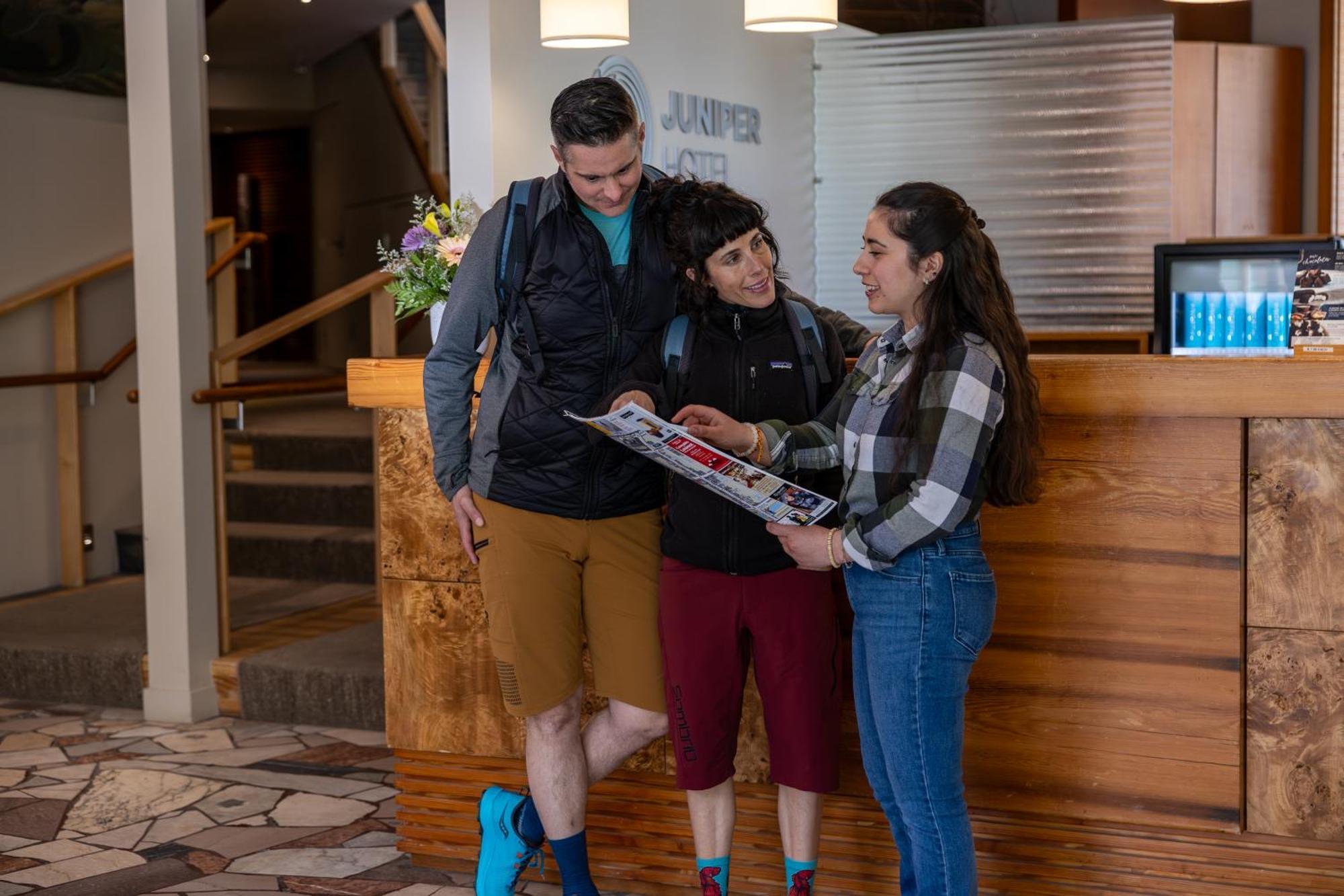 The Juniper Hotel & Bistro Μπανφ Εξωτερικό φωτογραφία